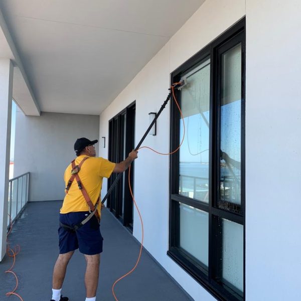 Window cleaning Tampa Bay streak-free results
